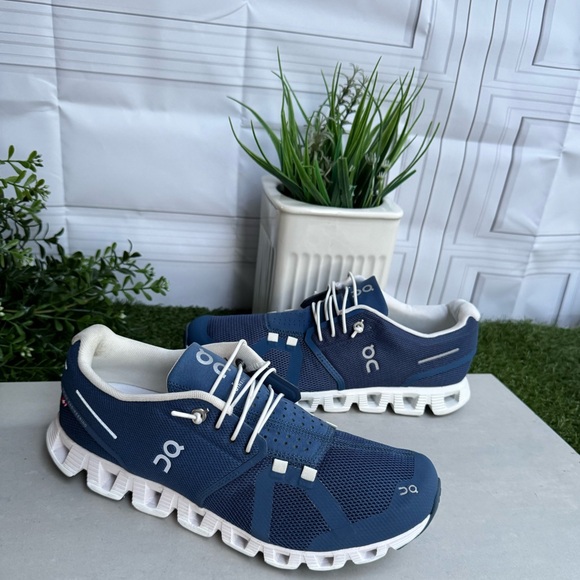 On Cloud 5
Women'
Color: Denim/White size 9 new Running shoes Swiss engineering - Picture 14 of 16